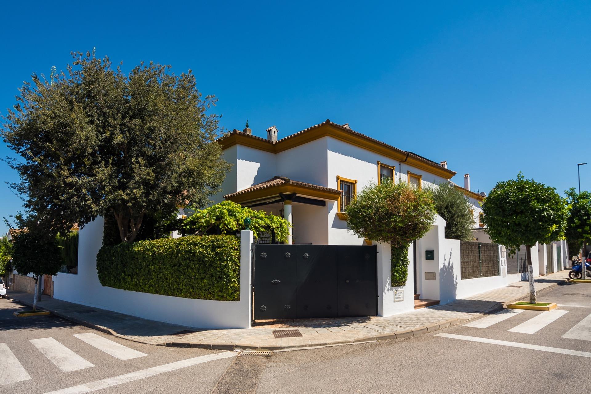 Chalet adosado en venta, Gines, Sevilla