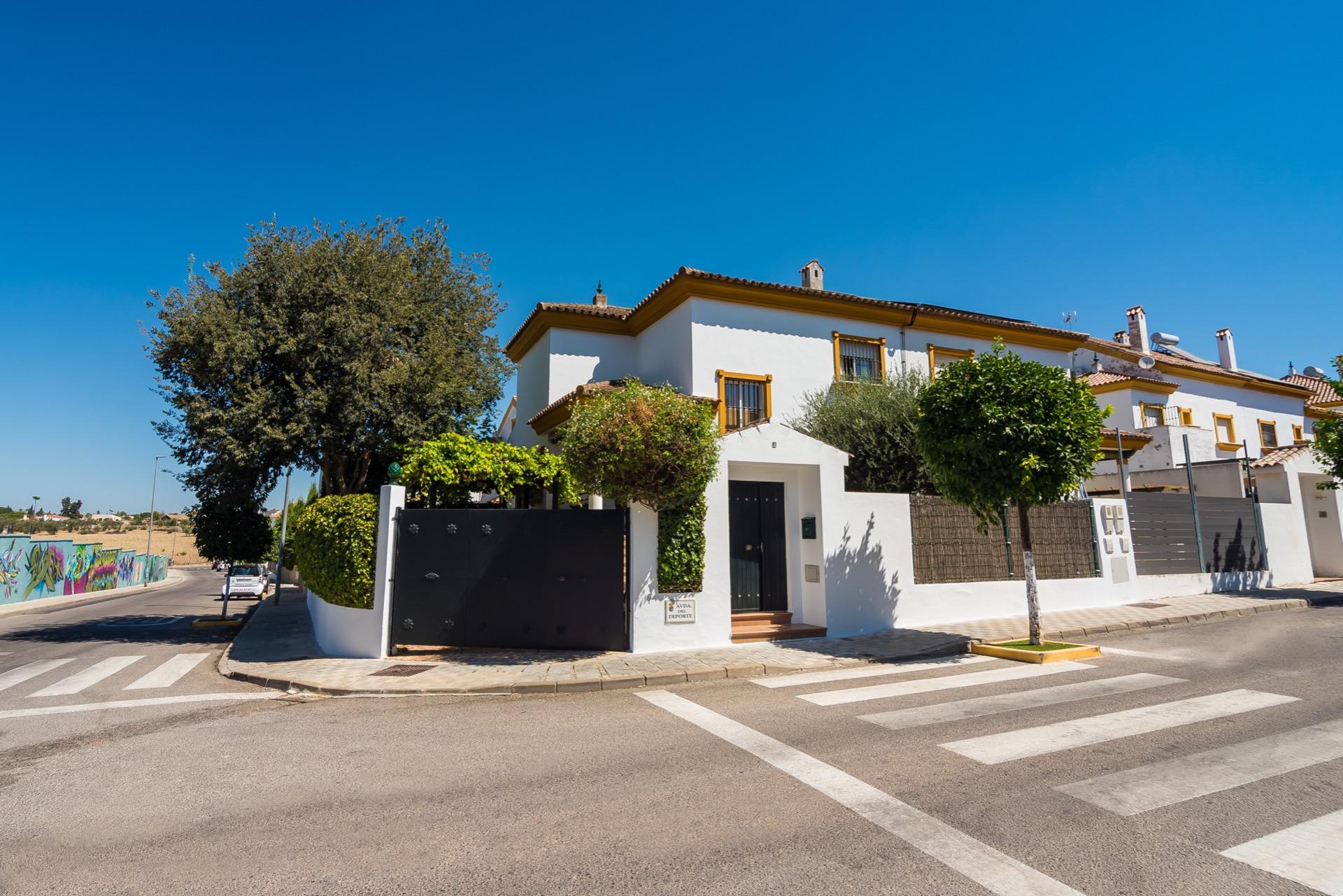 Chalet adosado en venta, Gines, Sevilla