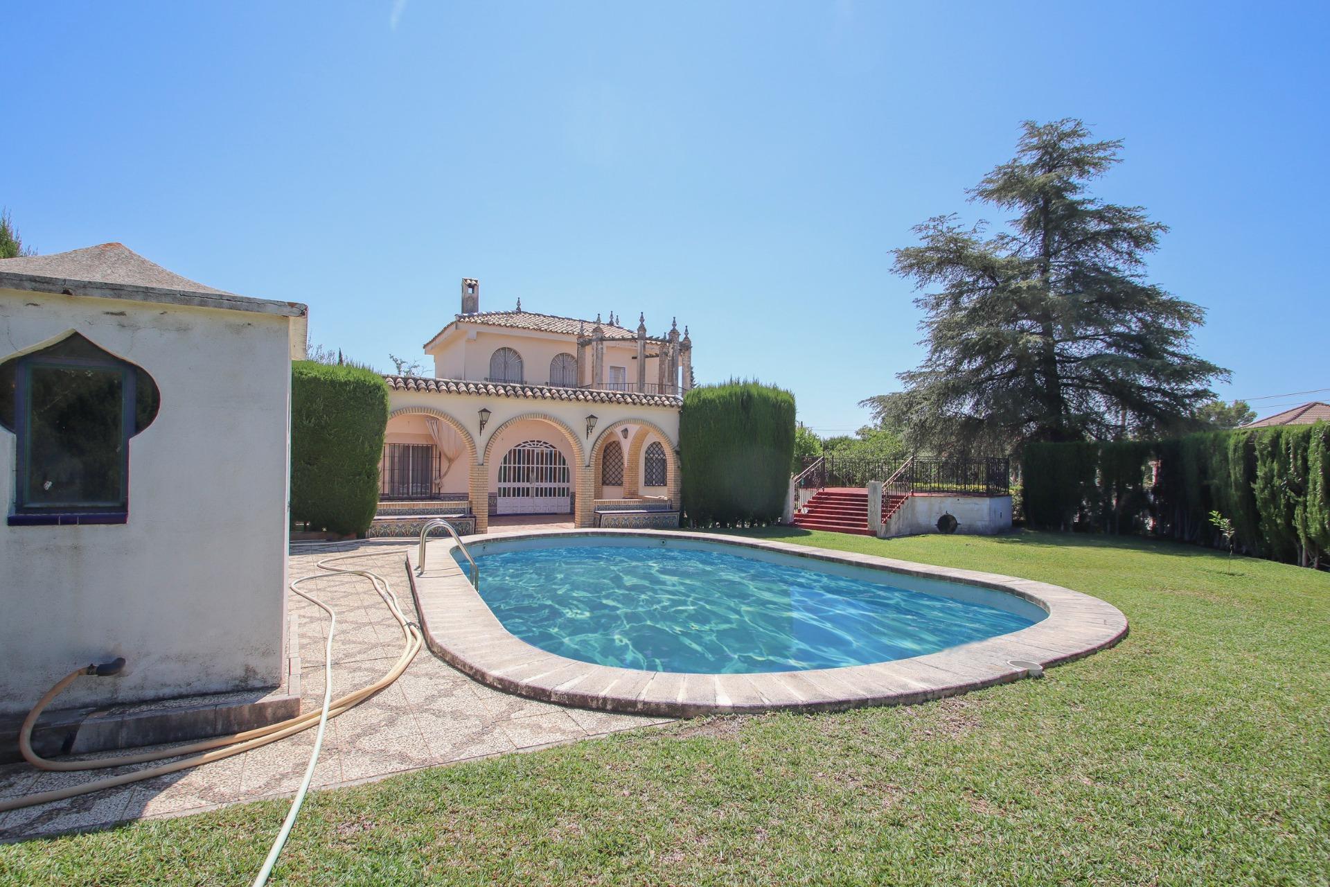Chalet individual en venta, Guillena