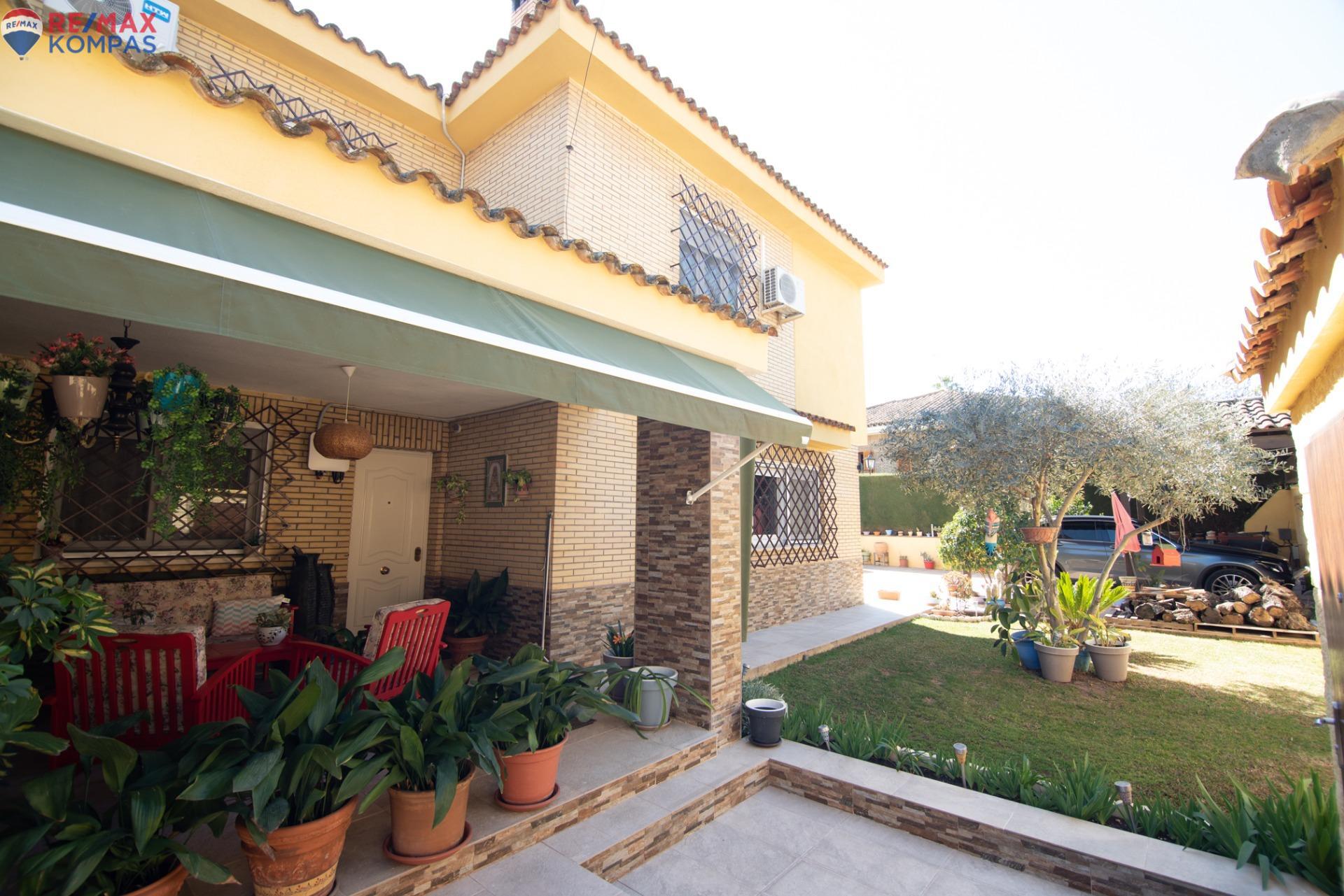 Chalet adosado en venta, Montequinto, Sevilla
