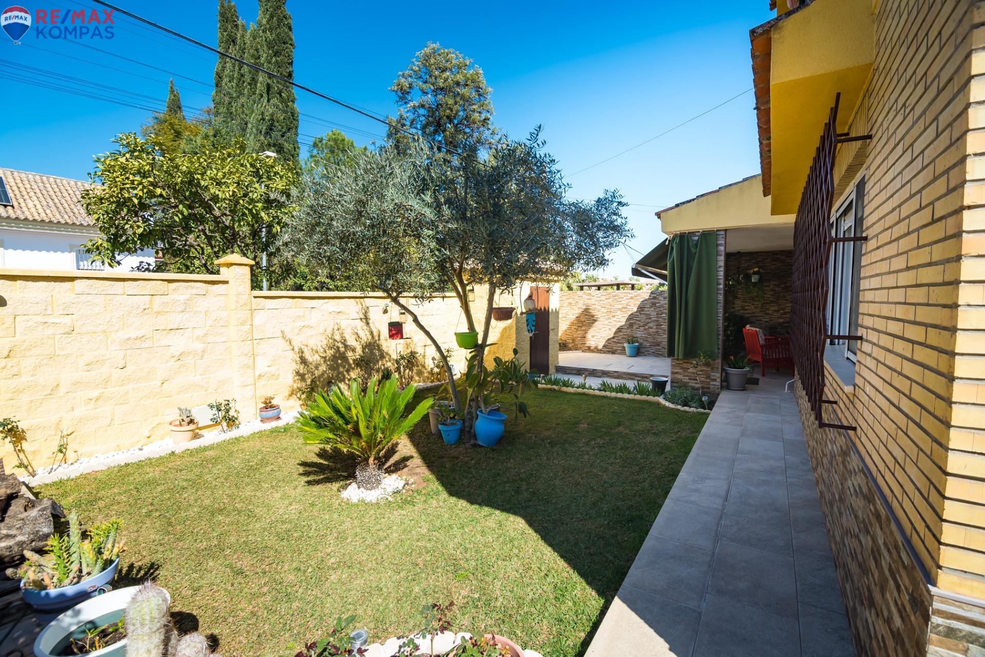 Chalet adosado en venta, Montequinto, Sevilla